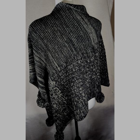 Vtge 80's Poncho Black + Gray aysmetrical roll collar Small to Med Sz - Picture 2 of 8